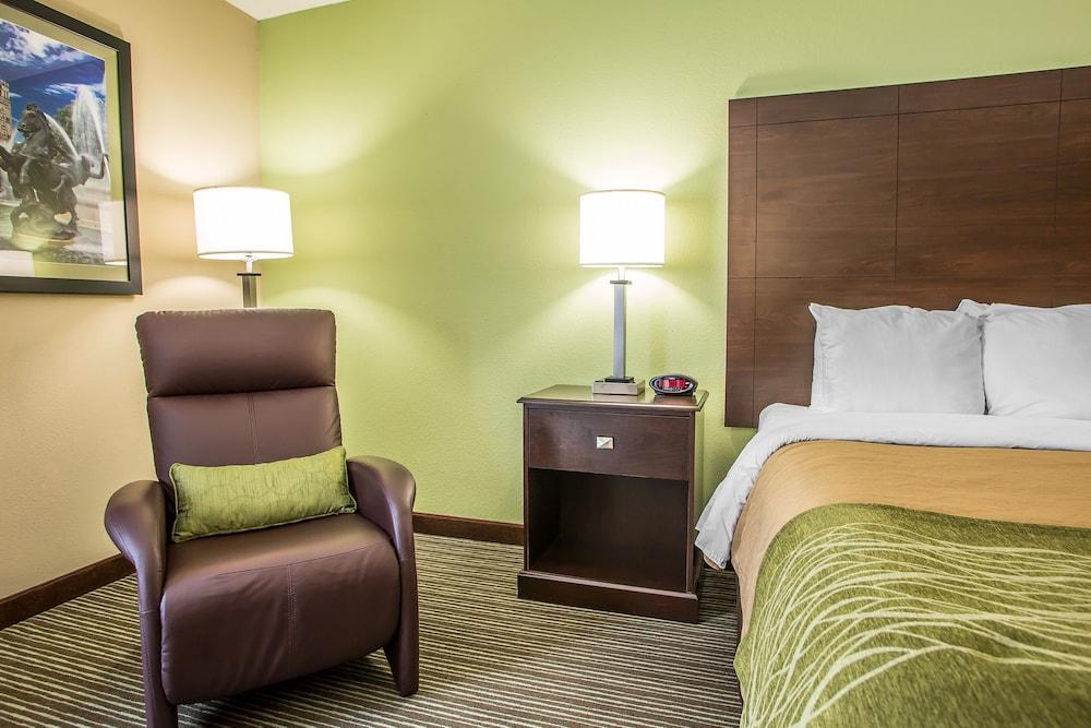 Comfort Inn & Suites Kansas City - Northeast Экстерьер фото