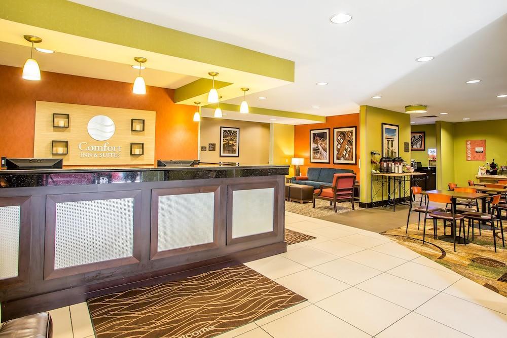 Comfort Inn & Suites Kansas City - Northeast Экстерьер фото