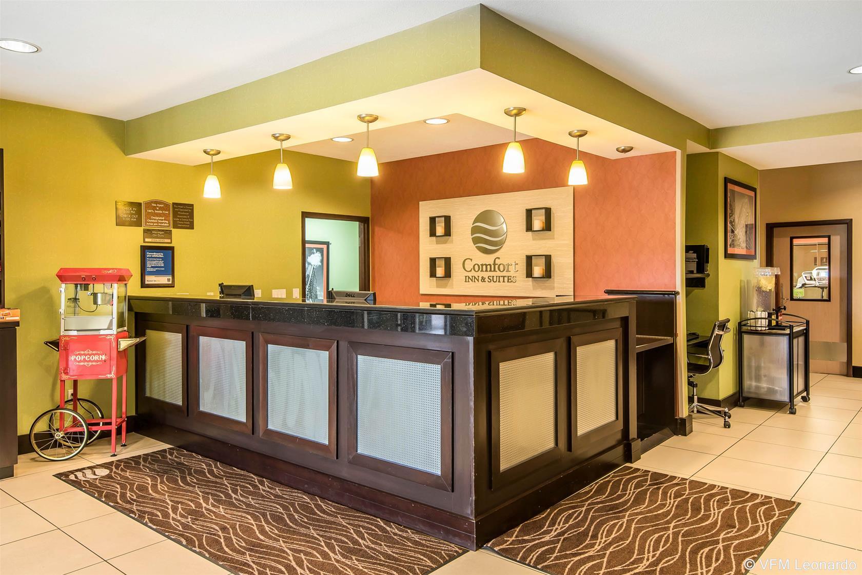 Comfort Inn & Suites Kansas City - Northeast Экстерьер фото