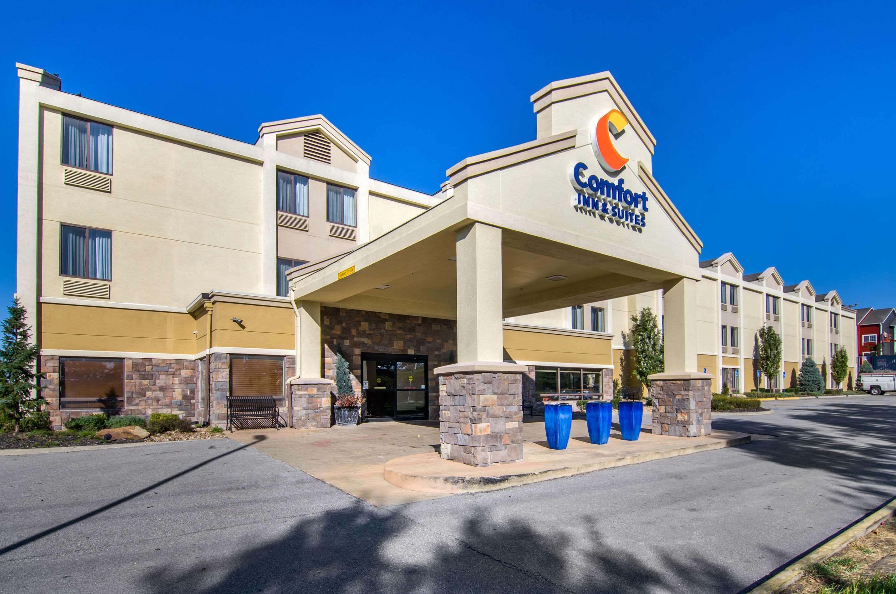 Comfort Inn & Suites Kansas City - Northeast Экстерьер фото